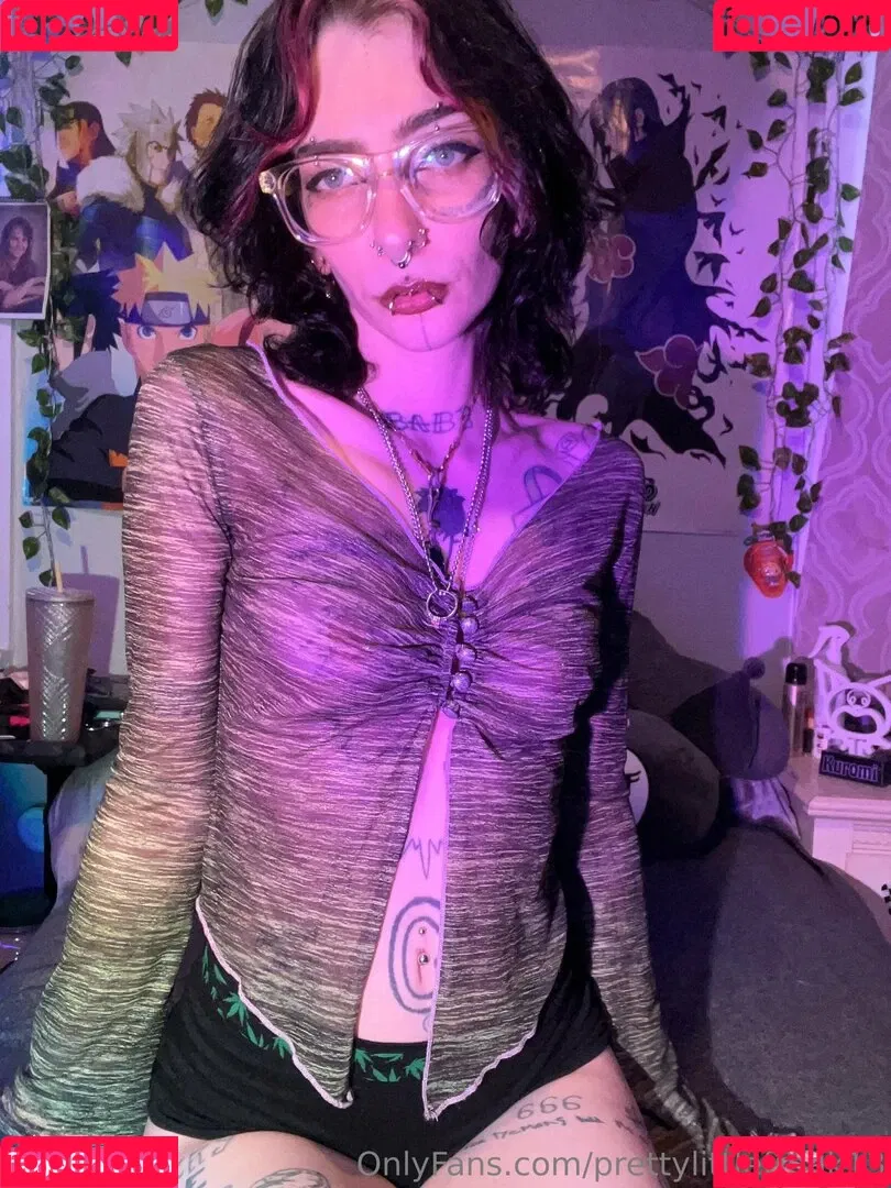 pre.ttylil13 / prettylittlefreak13 Onlyfans Photo Gallery 