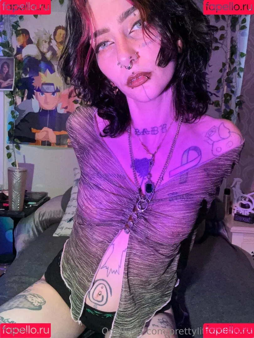 pre.ttylil13 / prettylittlefreak13 Onlyfans Photo Gallery 