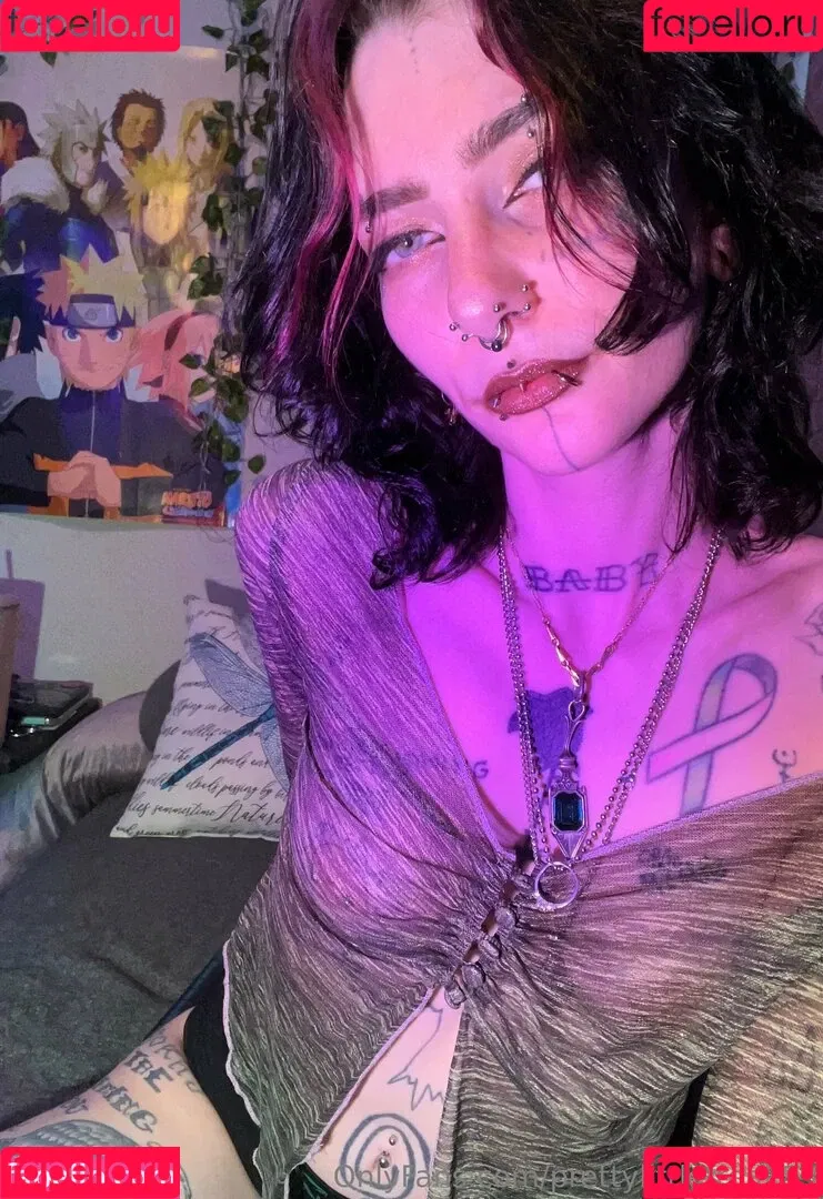 pre.ttylil13 / prettylittlefreak13 Onlyfans Photo Gallery 