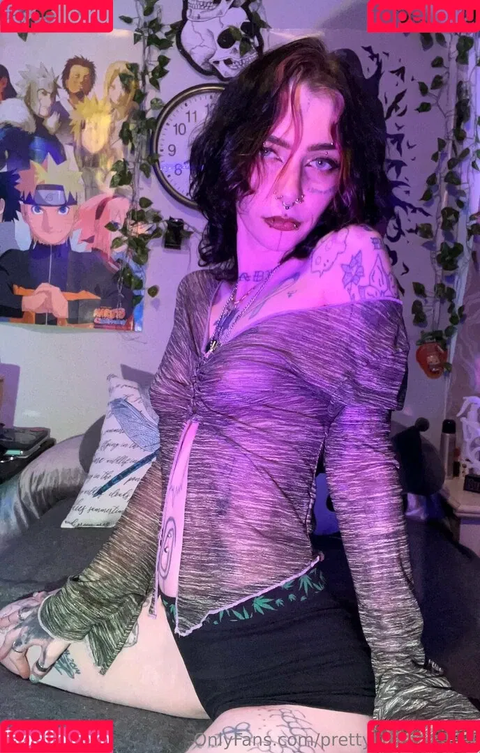 pre.ttylil13 / prettylittlefreak13 Onlyfans Photo Gallery 