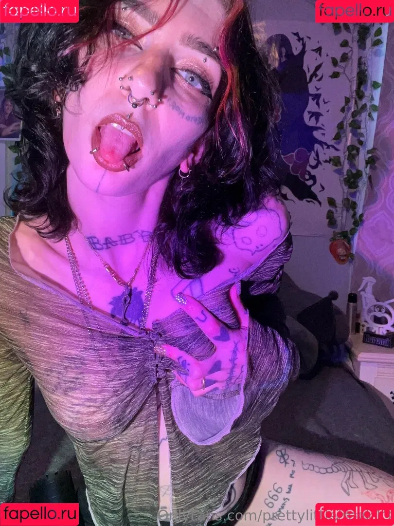 pre.ttylil13 / prettylittlefreak13 Onlyfans Photo Gallery 