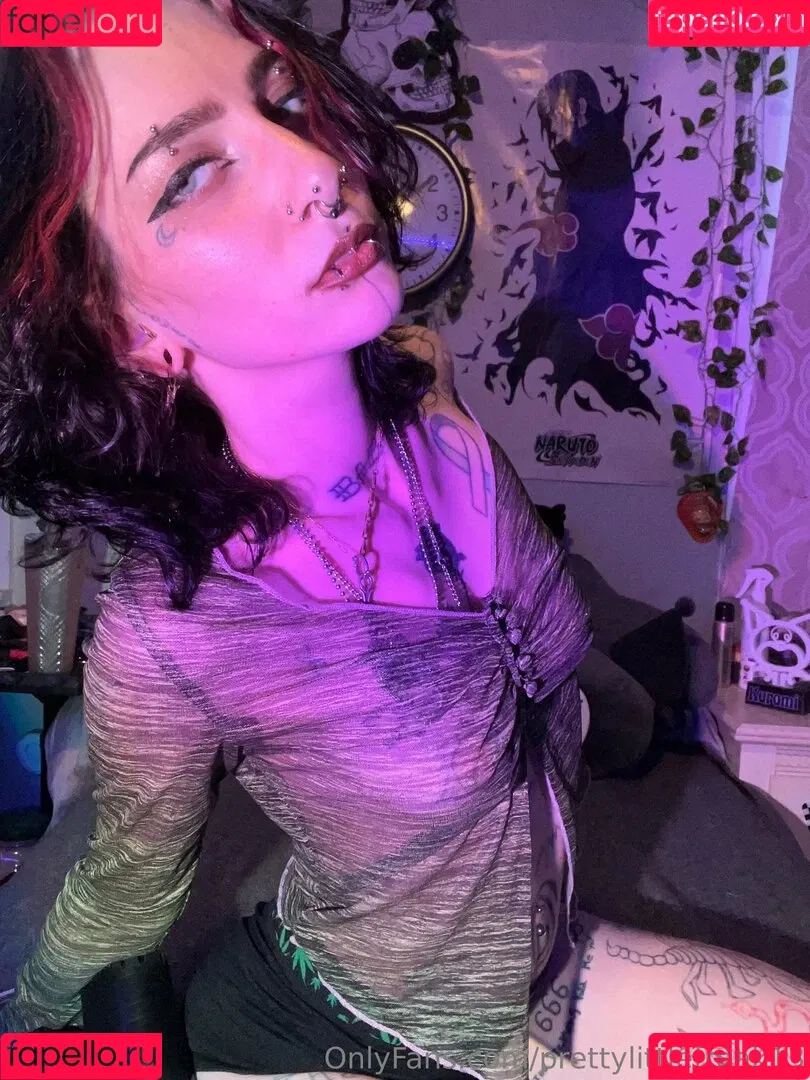 pre.ttylil13 / prettylittlefreak13 Onlyfans Photo Gallery 
