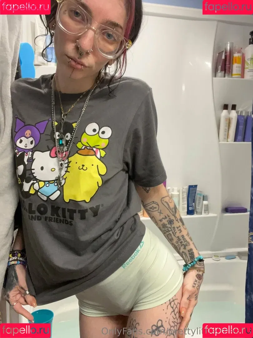 pre.ttylil13 / prettylittlefreak13 Onlyfans Photo Gallery 