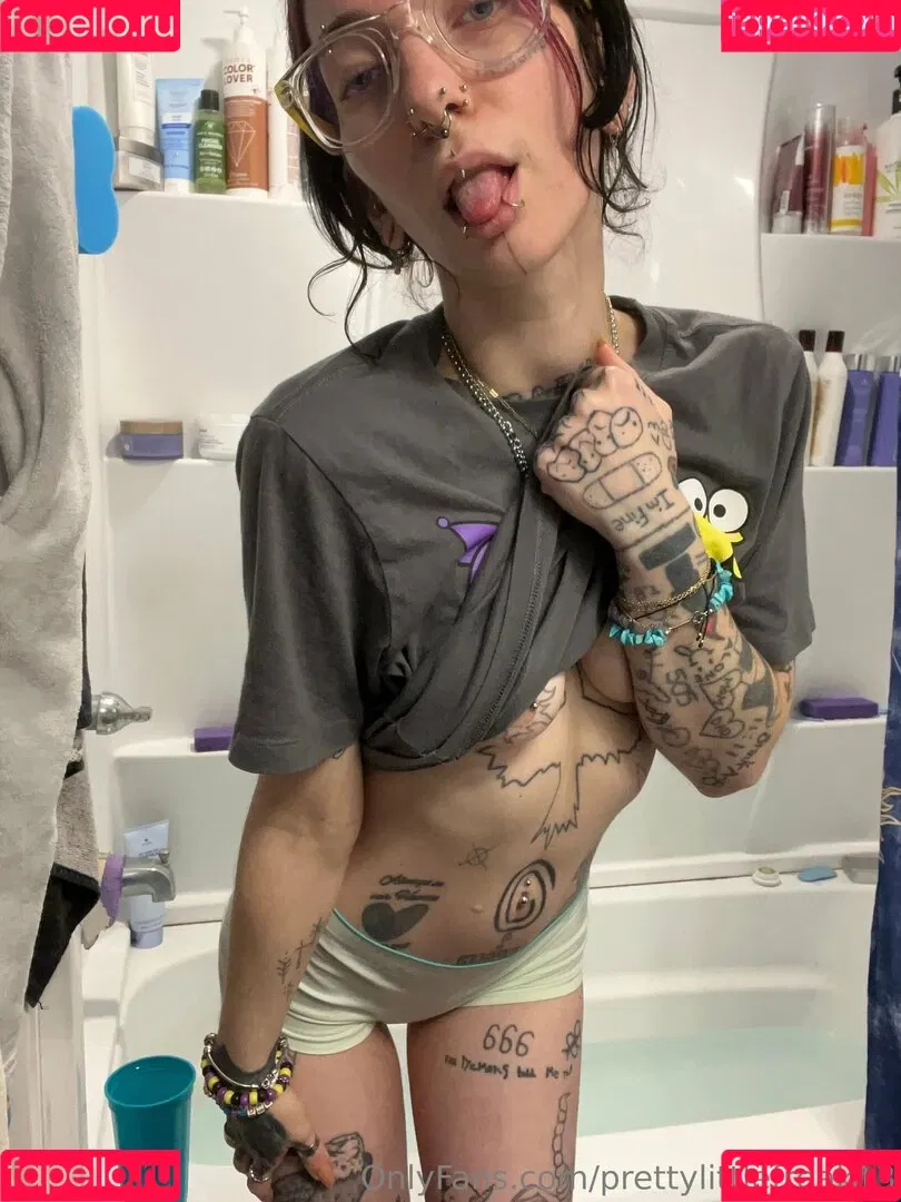 pre.ttylil13 / prettylittlefreak13 Onlyfans Photo Gallery 