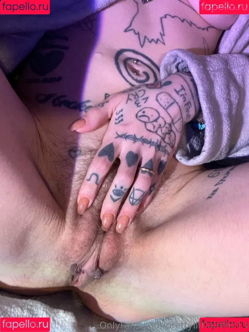 pre.ttylil13 / prettylittlefreak13 Onlyfans Photo Gallery 