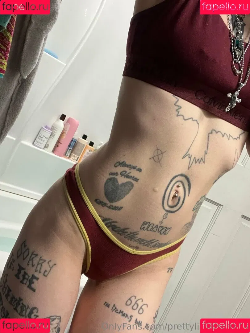 pre.ttylil13 / prettylittlefreak13 Onlyfans Photo Gallery 