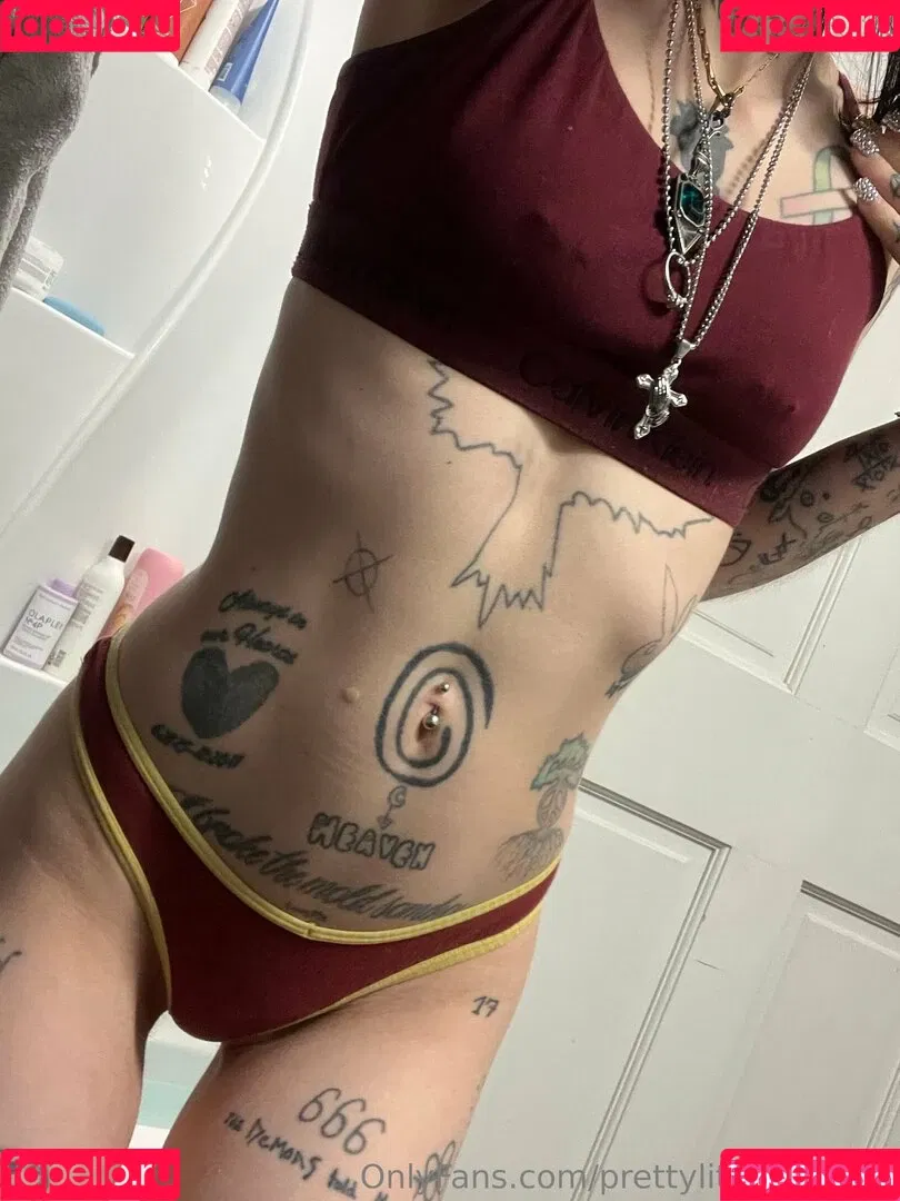 pre.ttylil13 / prettylittlefreak13 Onlyfans Photo Gallery 