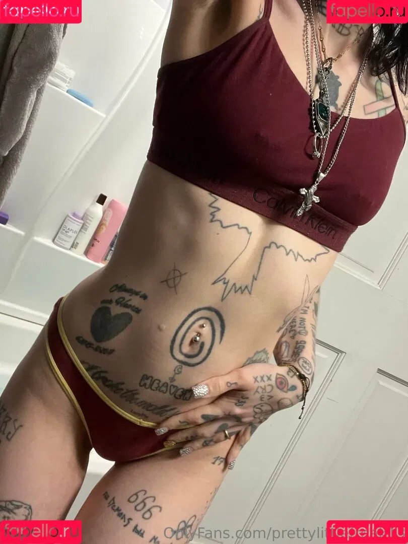 pre.ttylil13 / prettylittlefreak13 Onlyfans Photo Gallery 