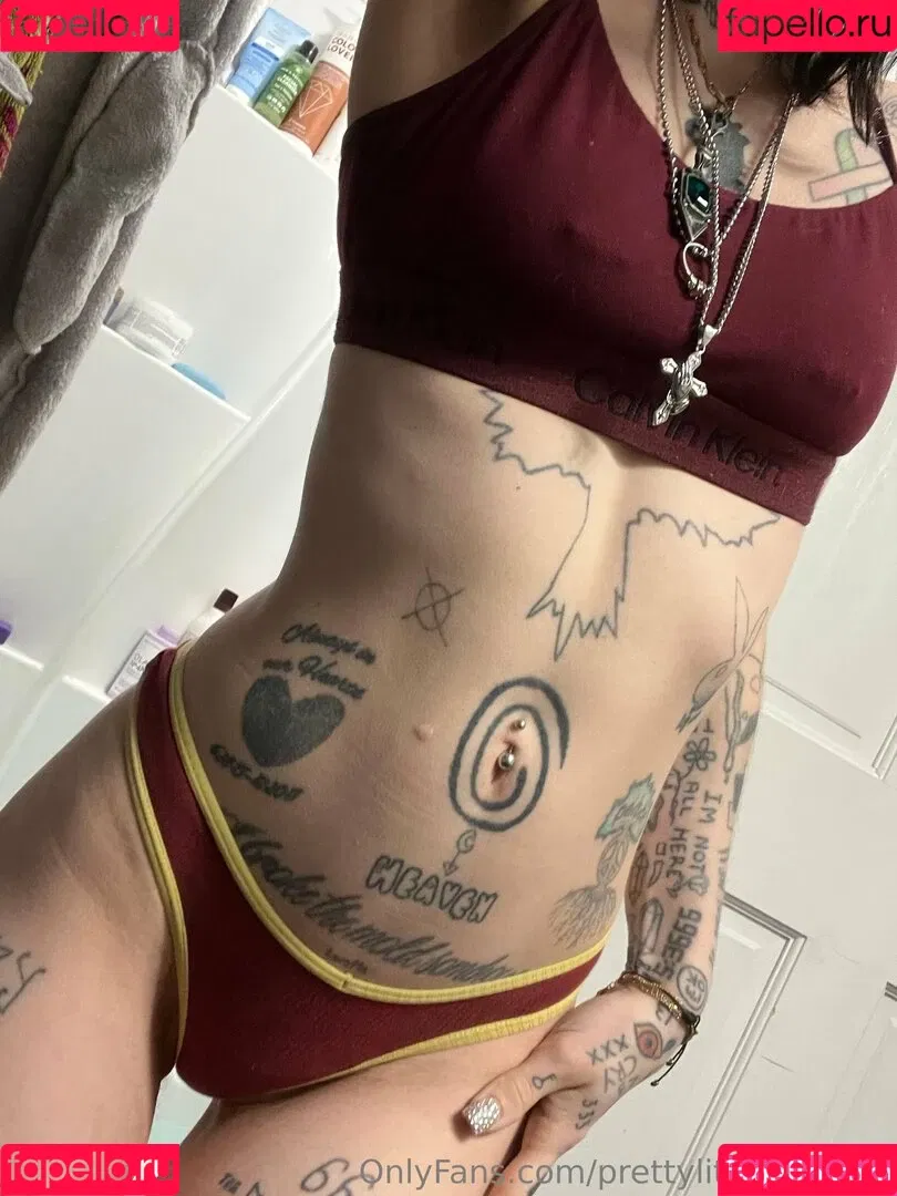 pre.ttylil13 / prettylittlefreak13 Onlyfans Photo Gallery 