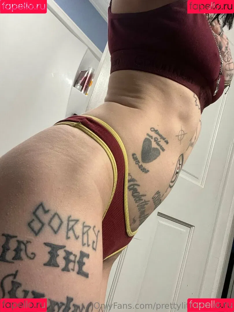 pre.ttylil13 / prettylittlefreak13 Onlyfans Photo Gallery 