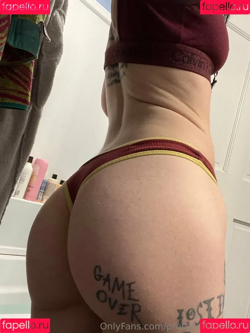 pre.ttylil13 / prettylittlefreak13 Onlyfans Photo Gallery 