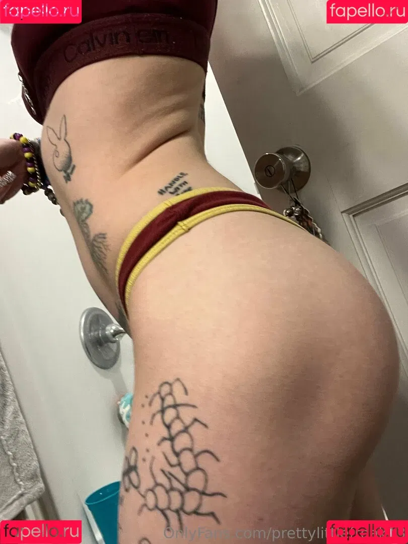 pre.ttylil13 / prettylittlefreak13 Onlyfans Photo Gallery 