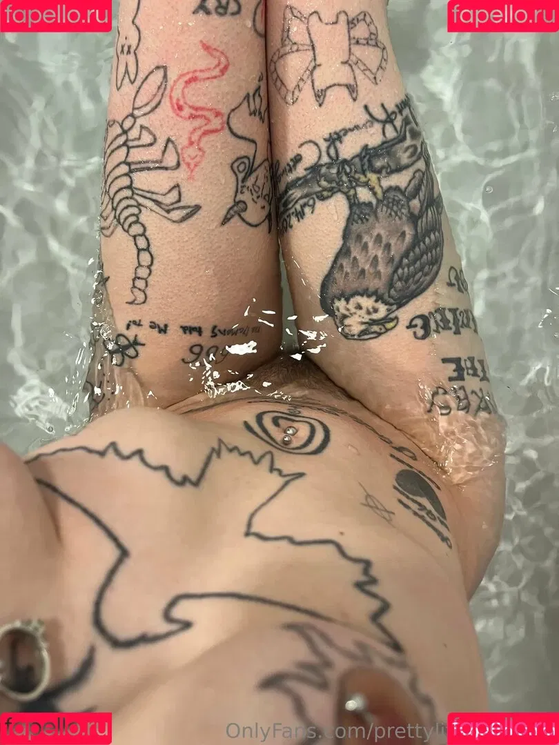 pre.ttylil13 / prettylittlefreak13 Onlyfans Photo Gallery 