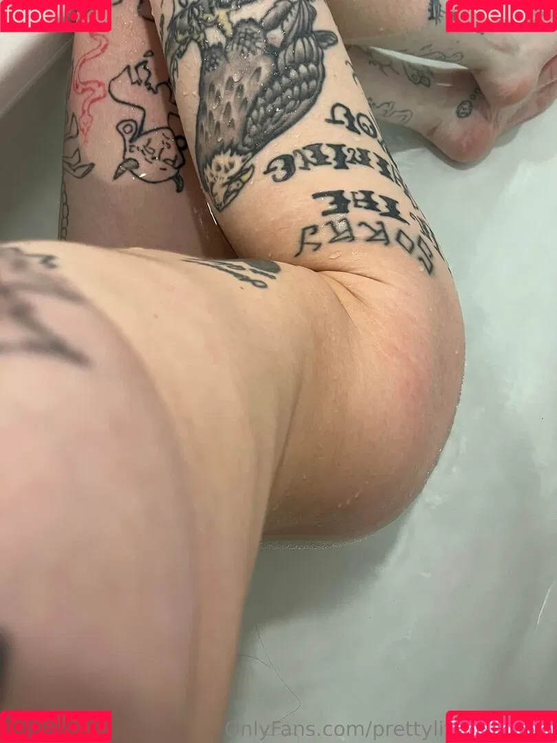 pre.ttylil13 / prettylittlefreak13 Onlyfans Photo Gallery 