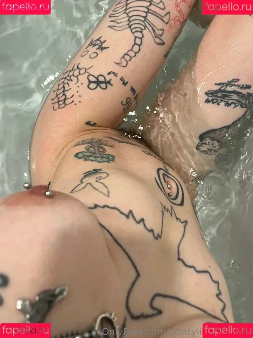 pre.ttylil13 / prettylittlefreak13 Onlyfans Photo Gallery 