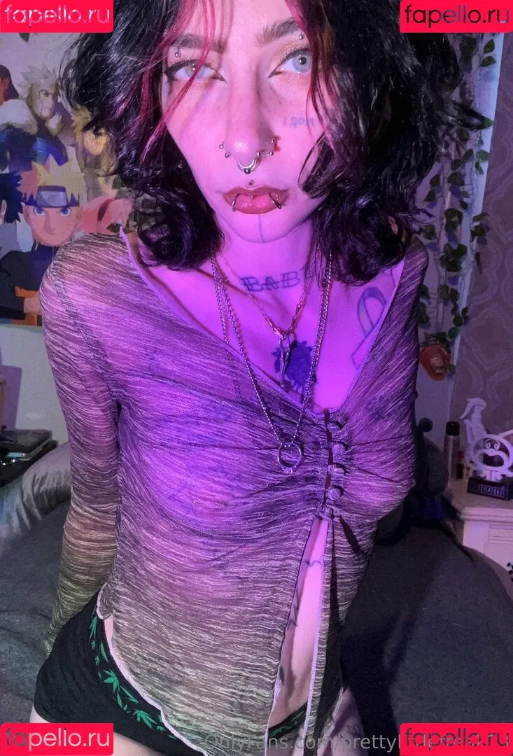 pre.ttylil13 / prettylittlefreak13 Onlyfans Photo Gallery 