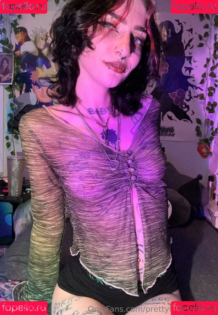 pre.ttylil13 / prettylittlefreak13 Onlyfans Photo Gallery 