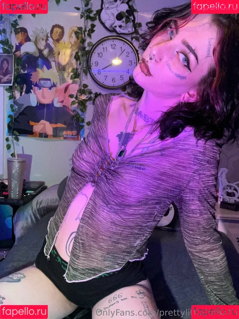 pre.ttylil13 / prettylittlefreak13 Onlyfans Photo Gallery 