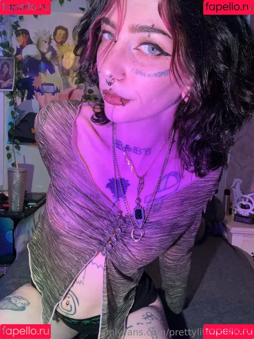 pre.ttylil13 / prettylittlefreak13 Onlyfans Photo Gallery 