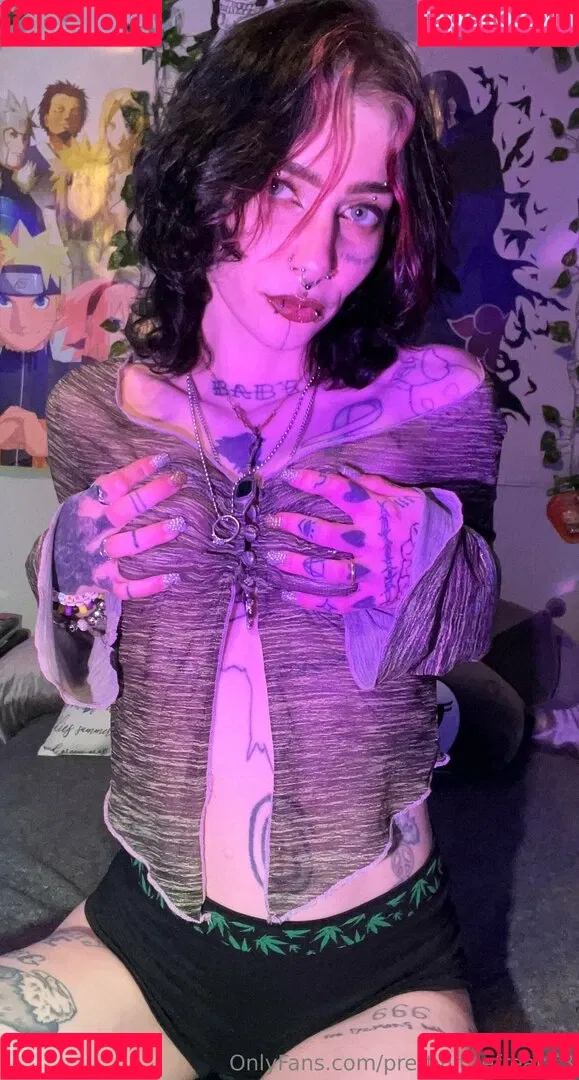 pre.ttylil13 / prettylittlefreak13 Onlyfans Photo Gallery 