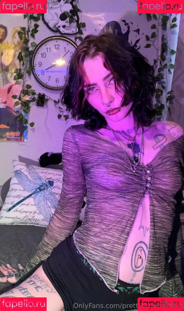 pre.ttylil13 / prettylittlefreak13 Onlyfans Photo Gallery 