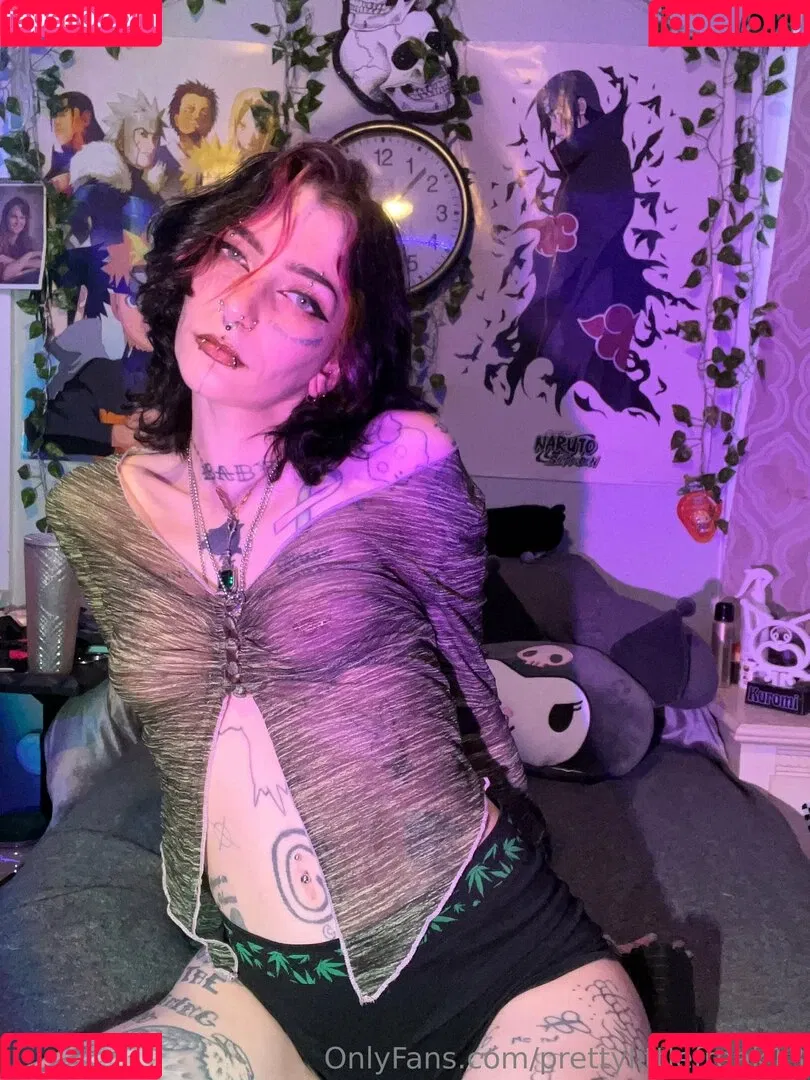 pre.ttylil13 / prettylittlefreak13 Onlyfans Photo Gallery 