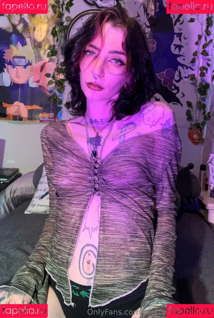 pre.ttylil13 / prettylittlefreak13 Onlyfans Photo Gallery 