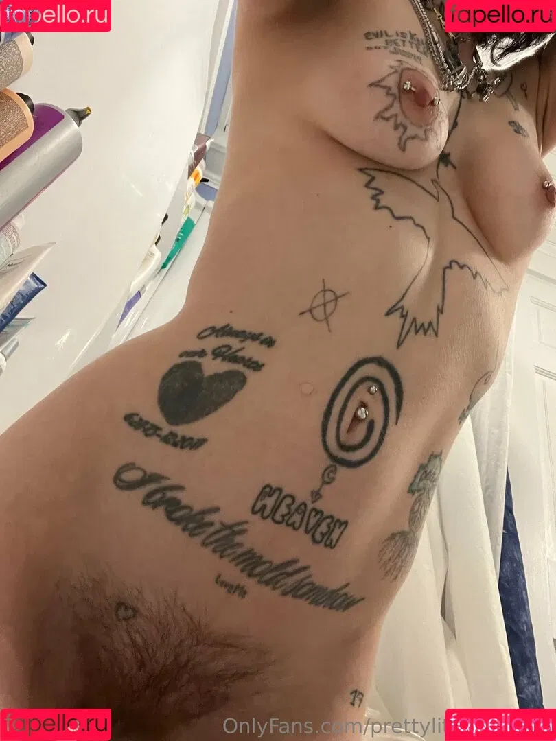 pre.ttylil13 / prettylittlefreak13 Onlyfans Photo Gallery 