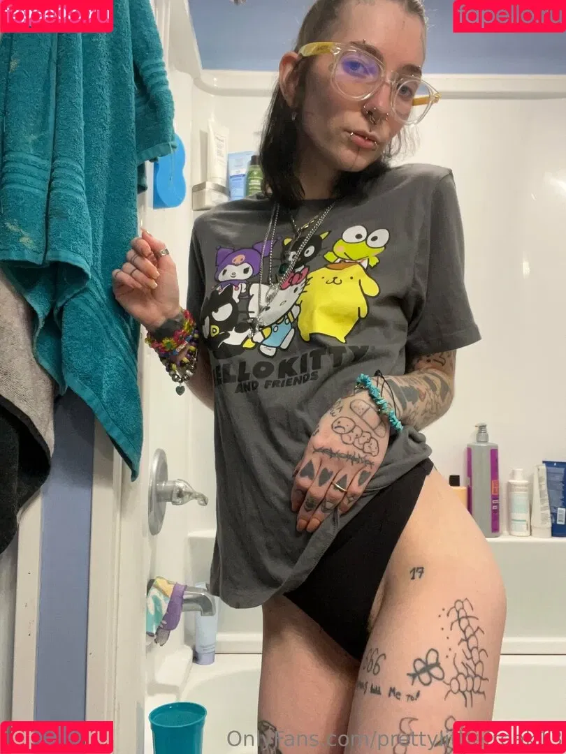 pre.ttylil13 / prettylittlefreak13 Onlyfans Photo Gallery 