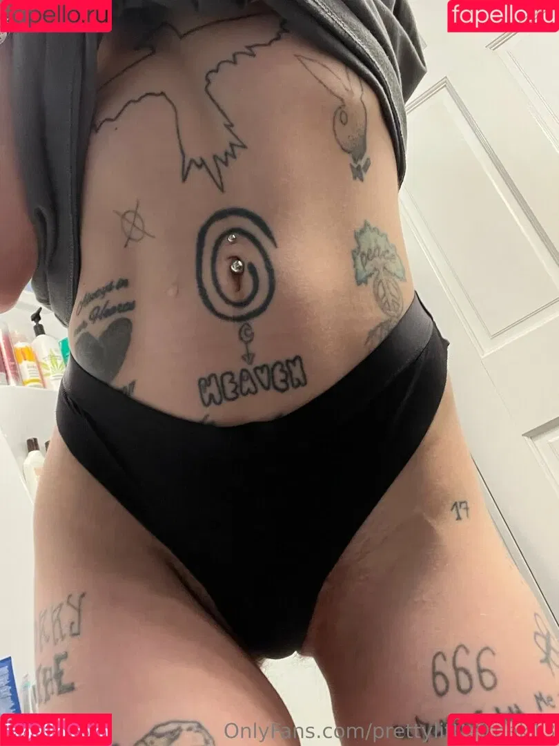pre.ttylil13 / prettylittlefreak13 Onlyfans Photo Gallery 