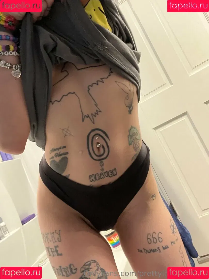pre.ttylil13 / prettylittlefreak13 Onlyfans Photo Gallery 