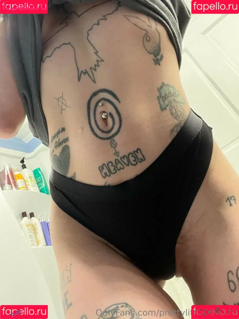 pre.ttylil13 / prettylittlefreak13 Onlyfans Photo Gallery 