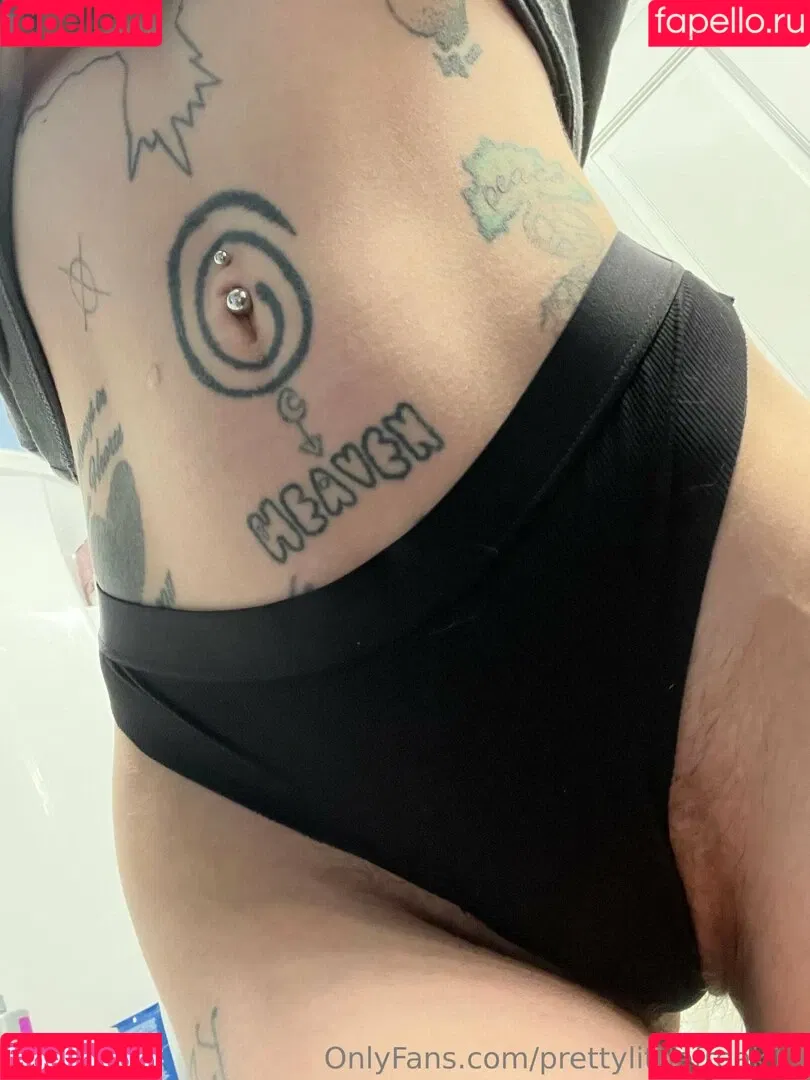 pre.ttylil13 / prettylittlefreak13 Onlyfans Photo Gallery 