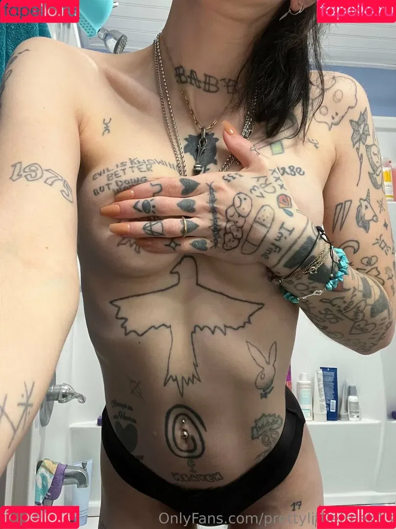 pre.ttylil13 / prettylittlefreak13 Onlyfans Photo Gallery 