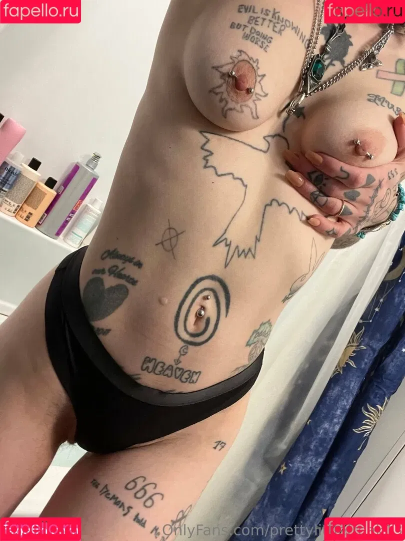 pre.ttylil13 / prettylittlefreak13 Onlyfans Photo Gallery 