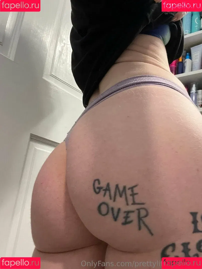 pre.ttylil13 / prettylittlefreak13 Onlyfans Photo Gallery 
