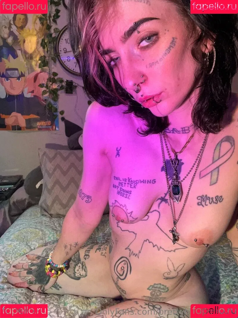 pre.ttylil13 / prettylittlefreak13 Onlyfans Photo Gallery 