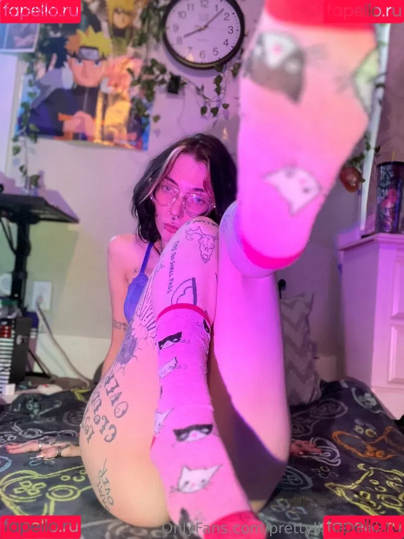pre.ttylil13 / prettylittlefreak13 Onlyfans Photo Gallery 