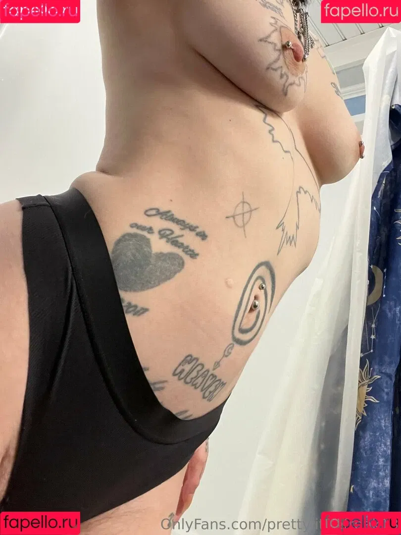 pre.ttylil13 / prettylittlefreak13 Onlyfans Photo Gallery 