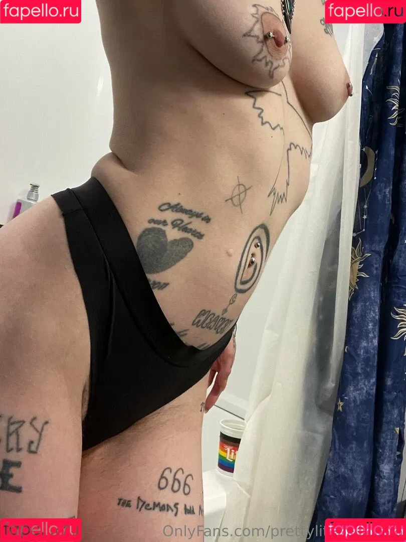 pre.ttylil13 / prettylittlefreak13 Onlyfans Photo Gallery 
