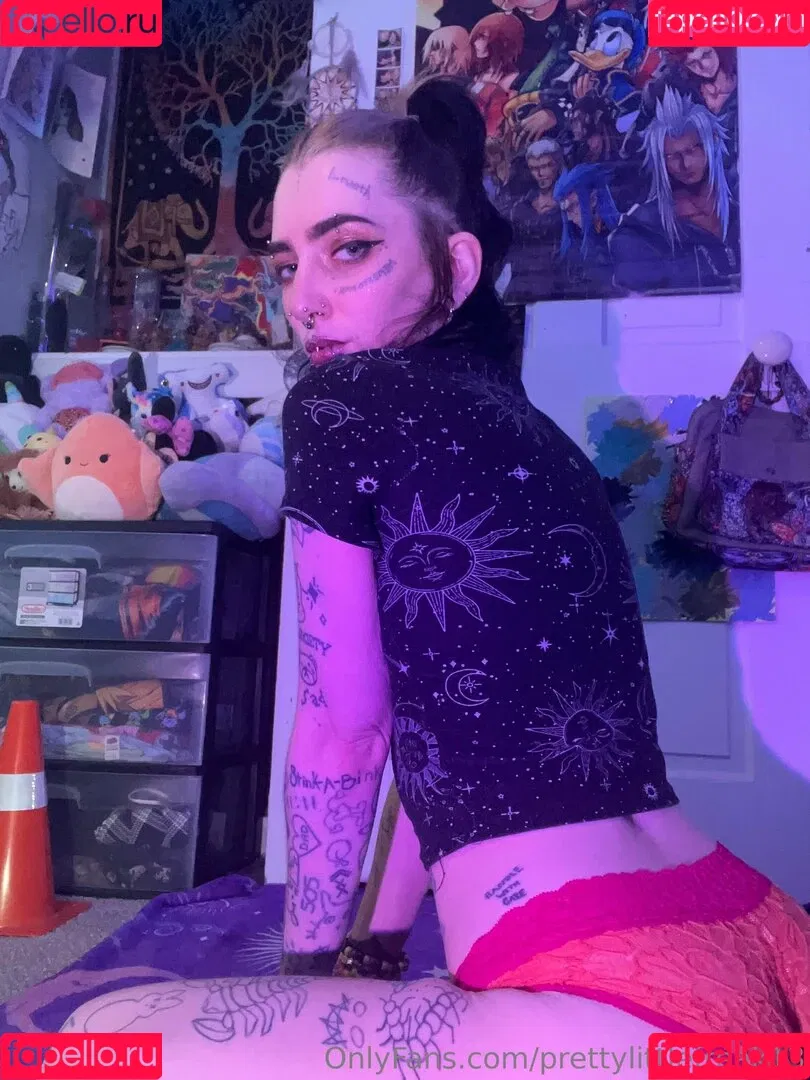 pre.ttylil13 / prettylittlefreak13 Onlyfans Photo Gallery 