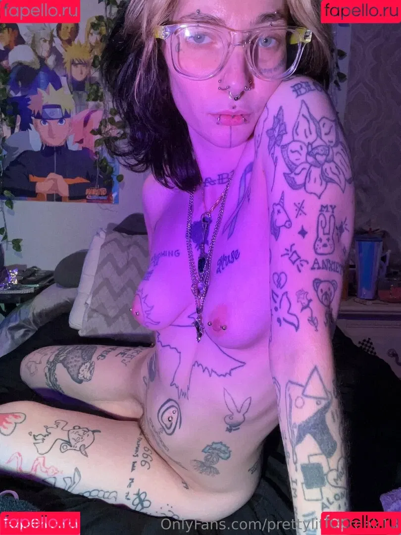 pre.ttylil13 / prettylittlefreak13 Onlyfans Photo Gallery 