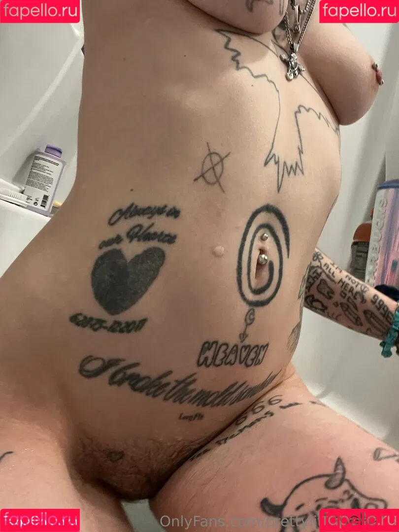 pre.ttylil13 / prettylittlefreak13 Onlyfans Photo Gallery 