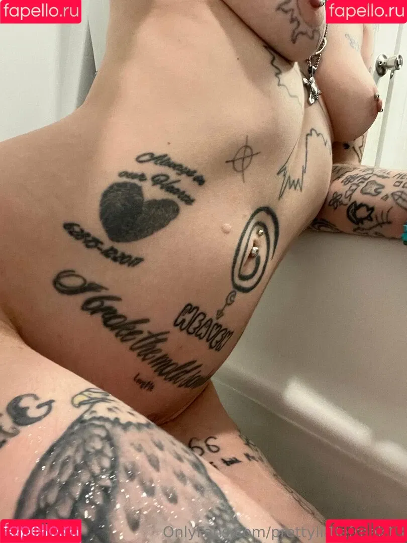 pre.ttylil13 / prettylittlefreak13 Onlyfans Photo Gallery 