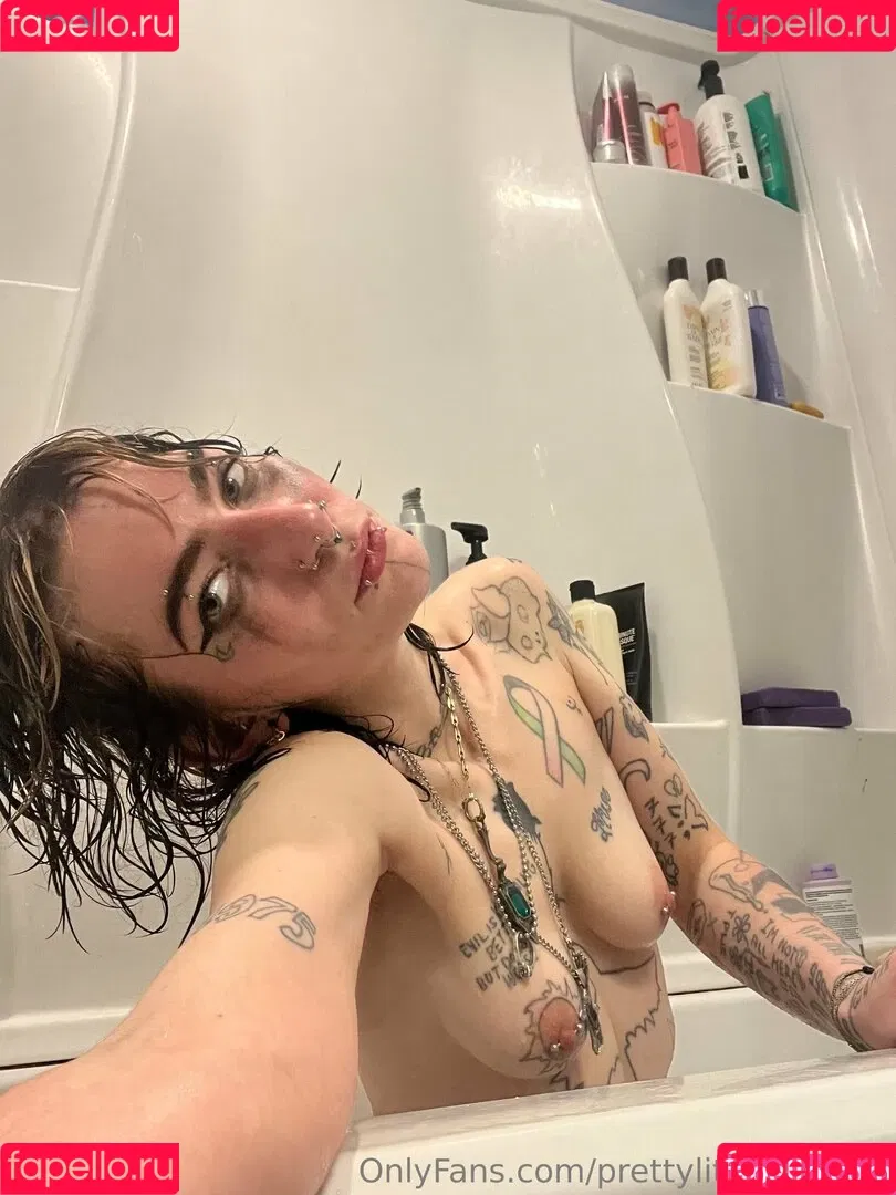 pre.ttylil13 / prettylittlefreak13 Onlyfans Photo Gallery 