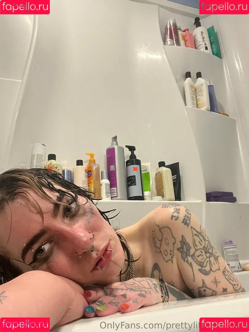 pre.ttylil13 / prettylittlefreak13 Onlyfans Photo Gallery 