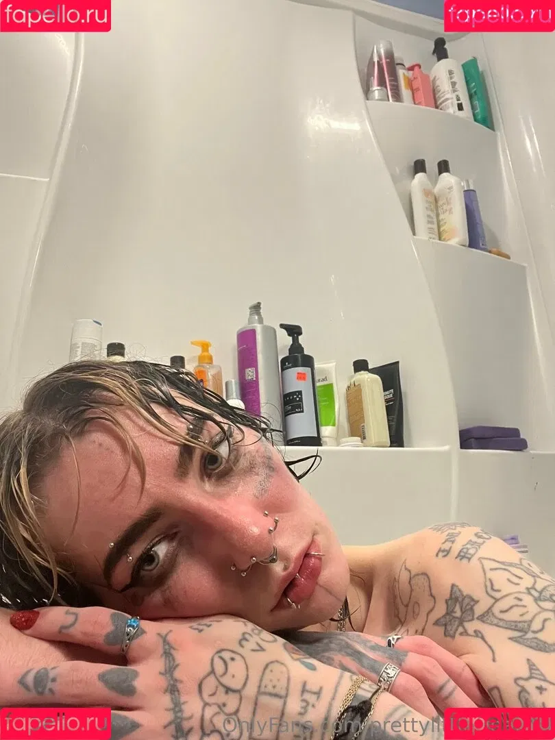 pre.ttylil13 / prettylittlefreak13 Onlyfans Photo Gallery 