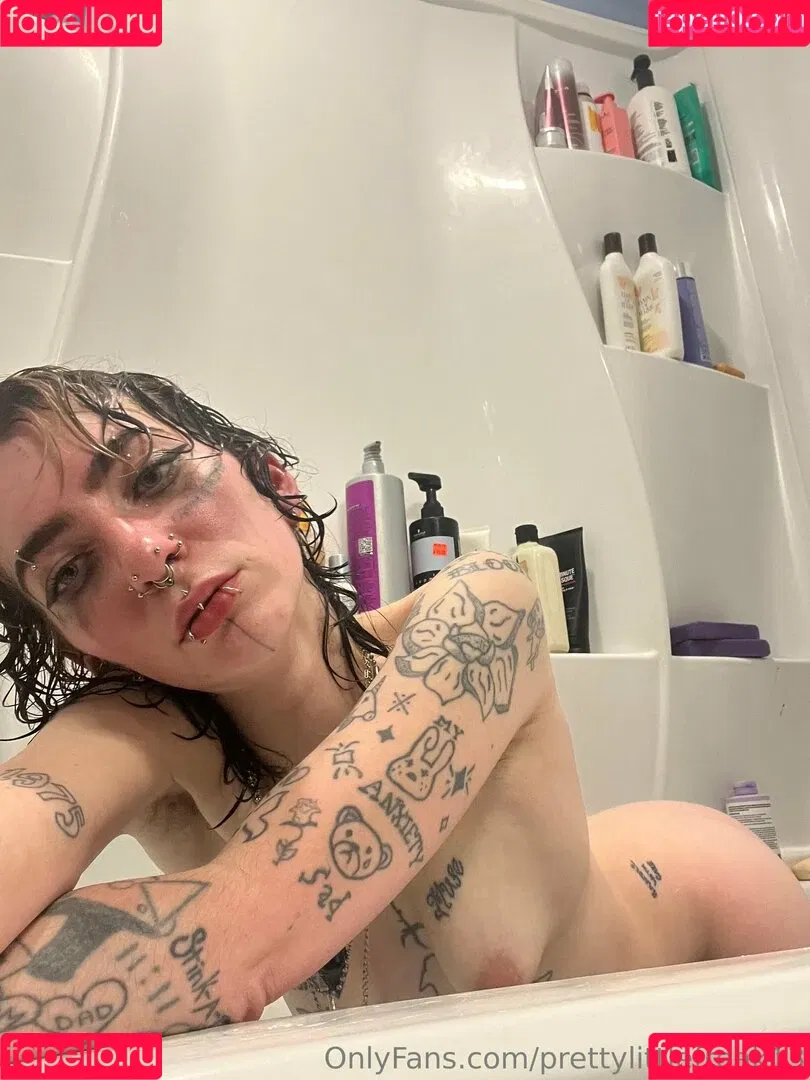 pre.ttylil13 / prettylittlefreak13 Onlyfans Photo Gallery 