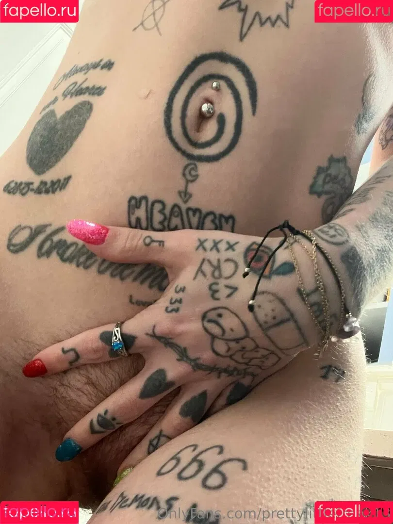 pre.ttylil13 / prettylittlefreak13 Onlyfans Photo Gallery 