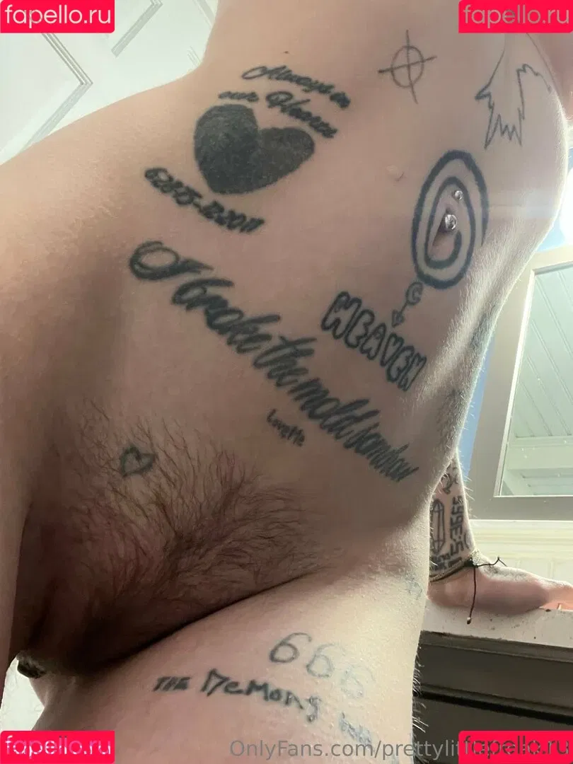 pre.ttylil13 / prettylittlefreak13 Onlyfans Photo Gallery 